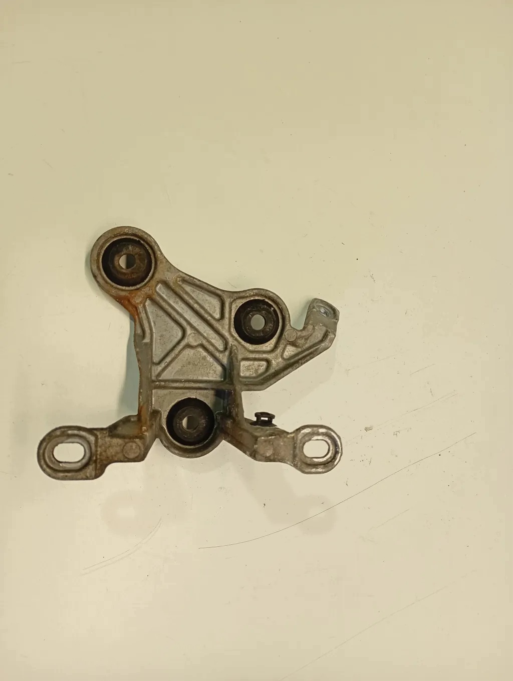 Fixation pompe ABS Mercedes E C207 A20443001 image 5