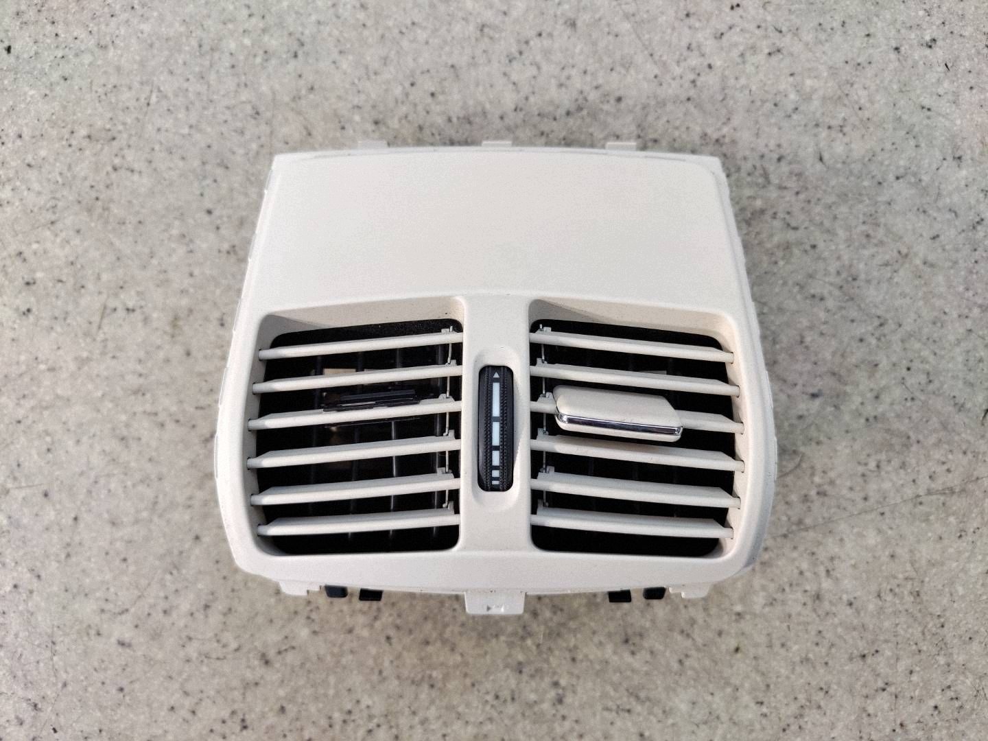 Bakre ventilationsgaller mittunnel beige A2188300354