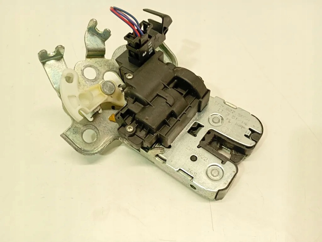 Serrure de coffre Skoda Superb B6 (3T) 6K9827505A image 2