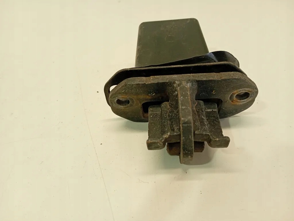 Taka ovenrajoitin VW Caddy 04- OEM 2K5827455