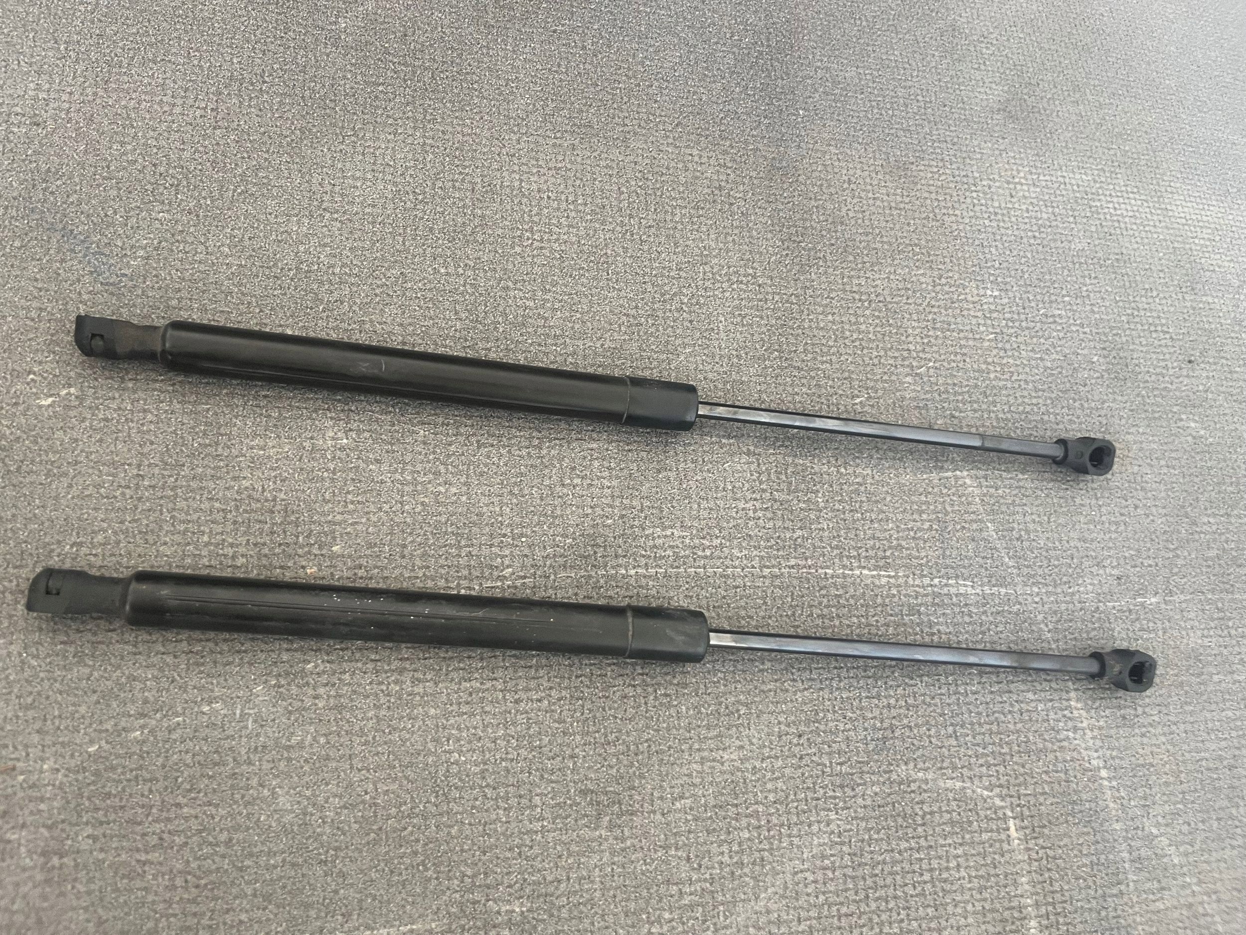 Renault Megane IV 2019 Motorhauben-Stoßdämpfer Satz OEM 654707606R image 2