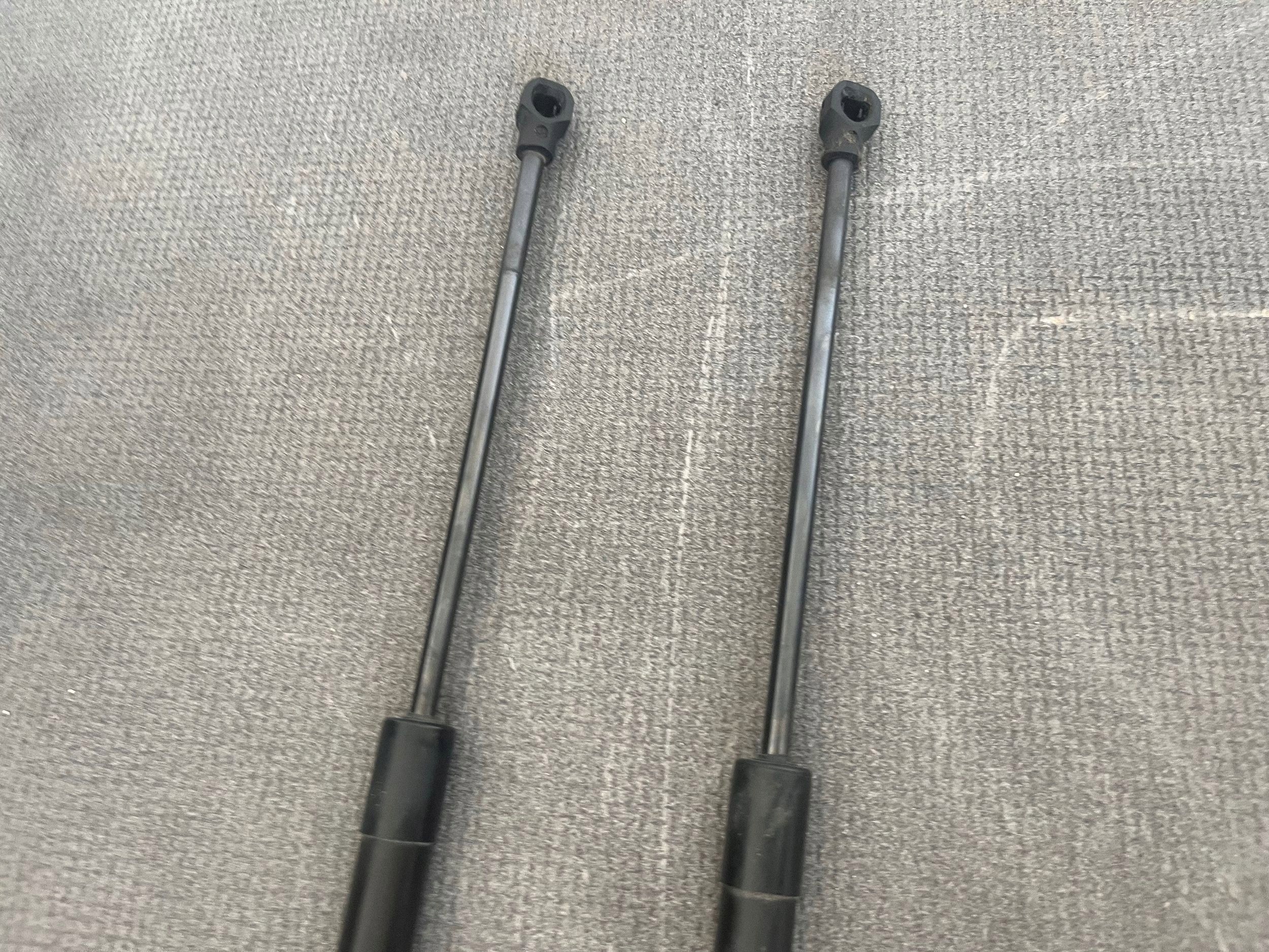Renault Megane IV 2019 Motorhauben-Stoßdämpfer Satz OEM 654707606R image 3