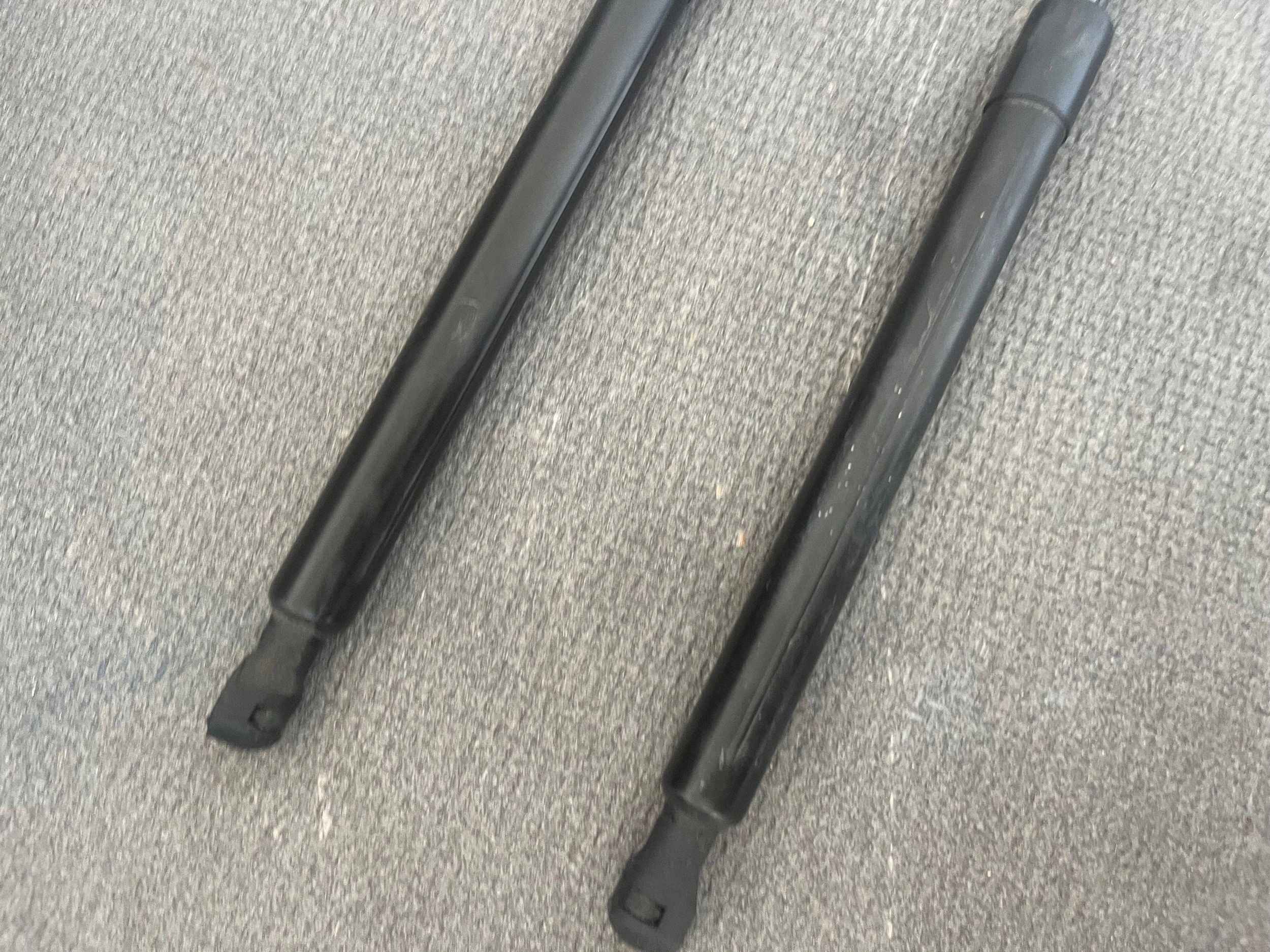 Renault Megane IV 2019 Motorhauben-Stoßdämpfer Satz OEM 654707606R image 4