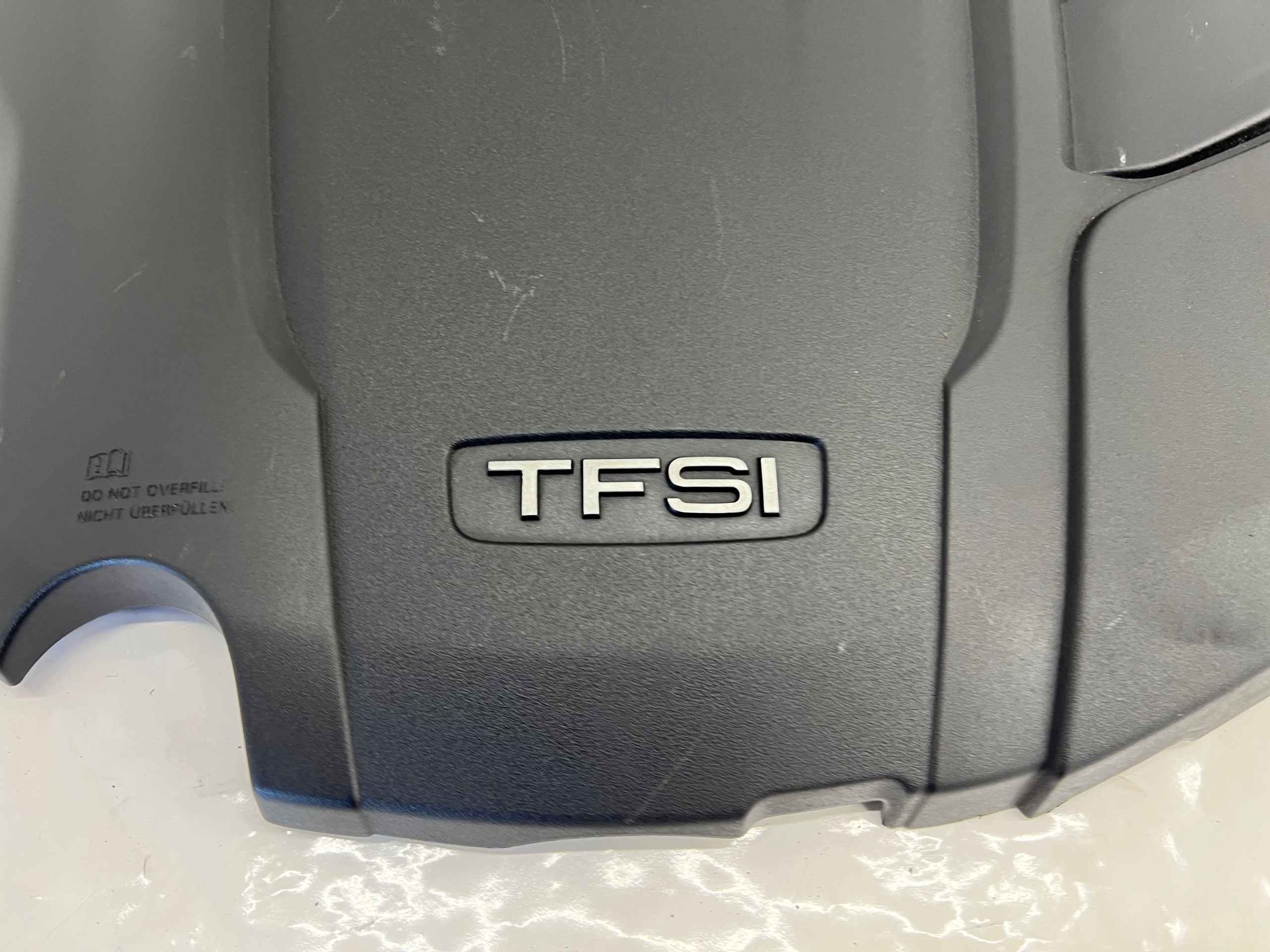 Moottorin suojakansi Audi A4 B9 2.0 TFSI