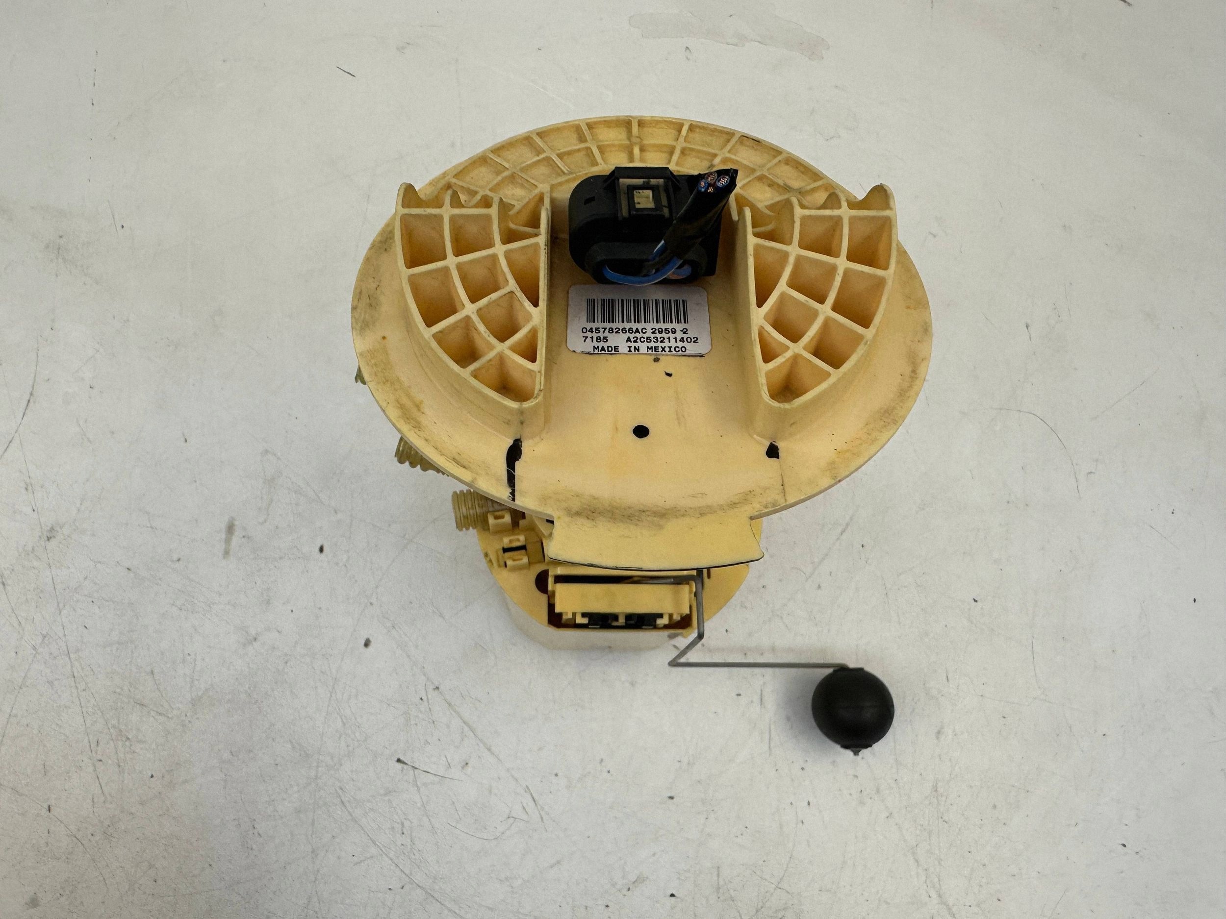 Polttoainepumppu Chrysler 300C 3.0 CRD 04578266AC image 7