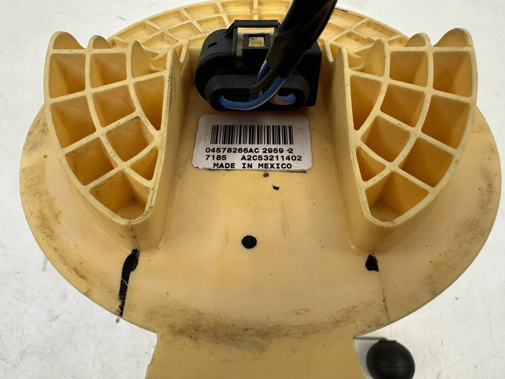 Polttoainepumppu Chrysler 300C 3.0 CRD 04578266AC image 8