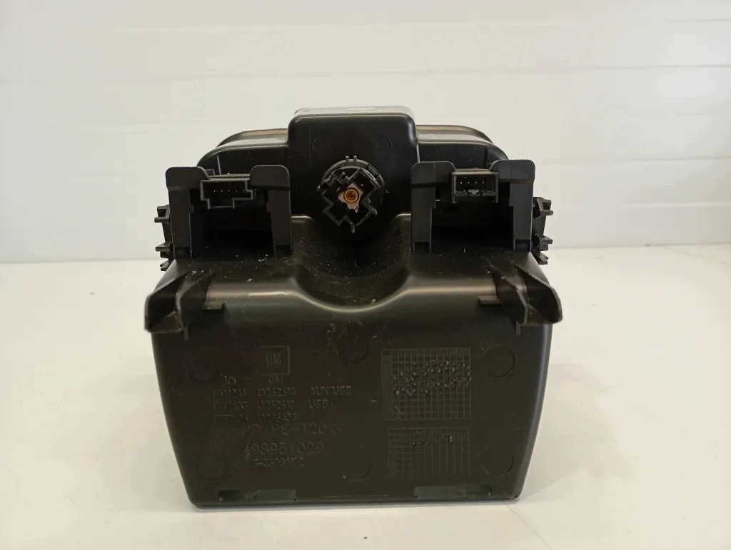 Connecteur multimédia AUX/USB Opel Astra J 13286434 image 3