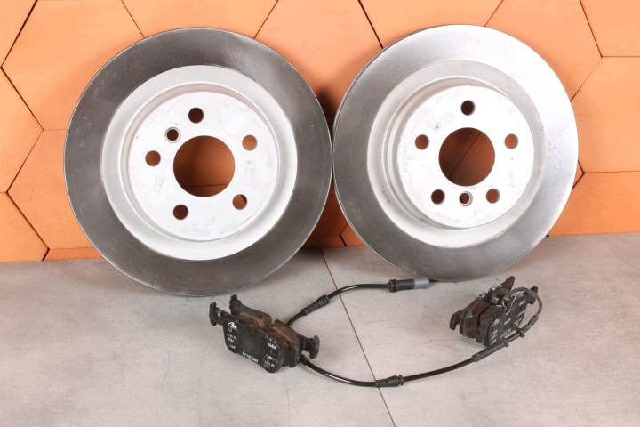 BMW F40 F44 F45 X1 F48 X2 F39 Bakre bromsskivor och belägg 300x20 6799369