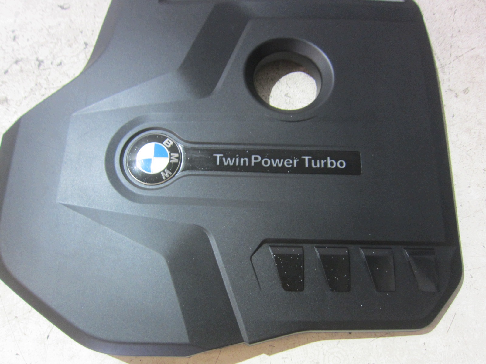 BMW X3 G01 Engine Cover 8657055 image 3