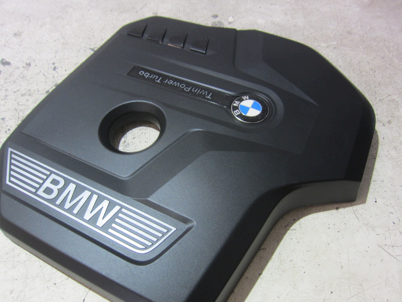 BMW X3 G01 Engine Cover 8657055 image 8