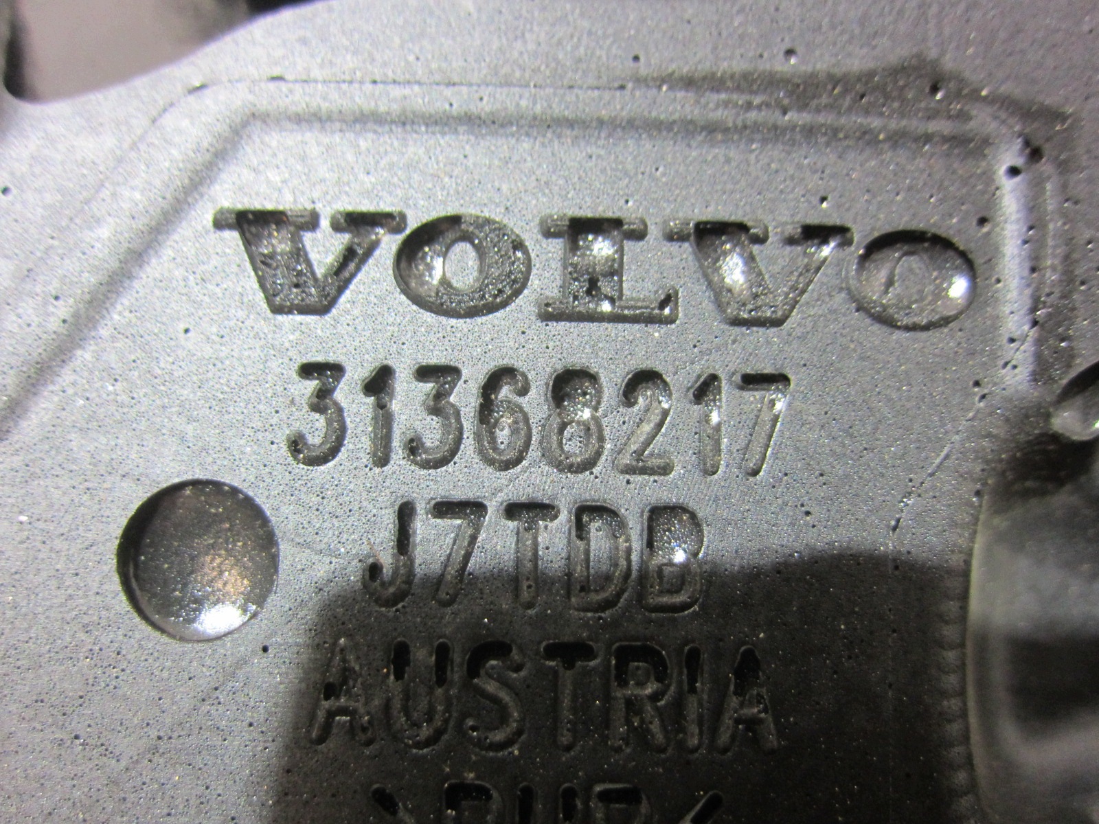 Volvo XC90 II Engine Cover 31368217 image 10