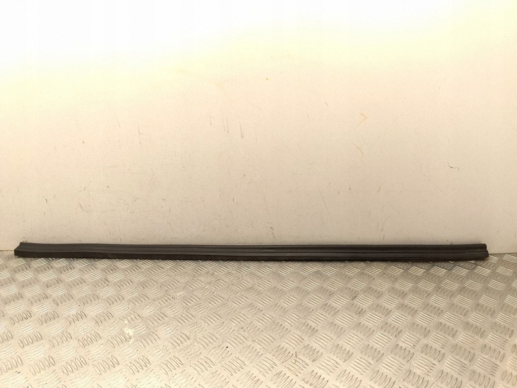 Joint de capot Skoda Enyaq IV 5LA823723 image 2