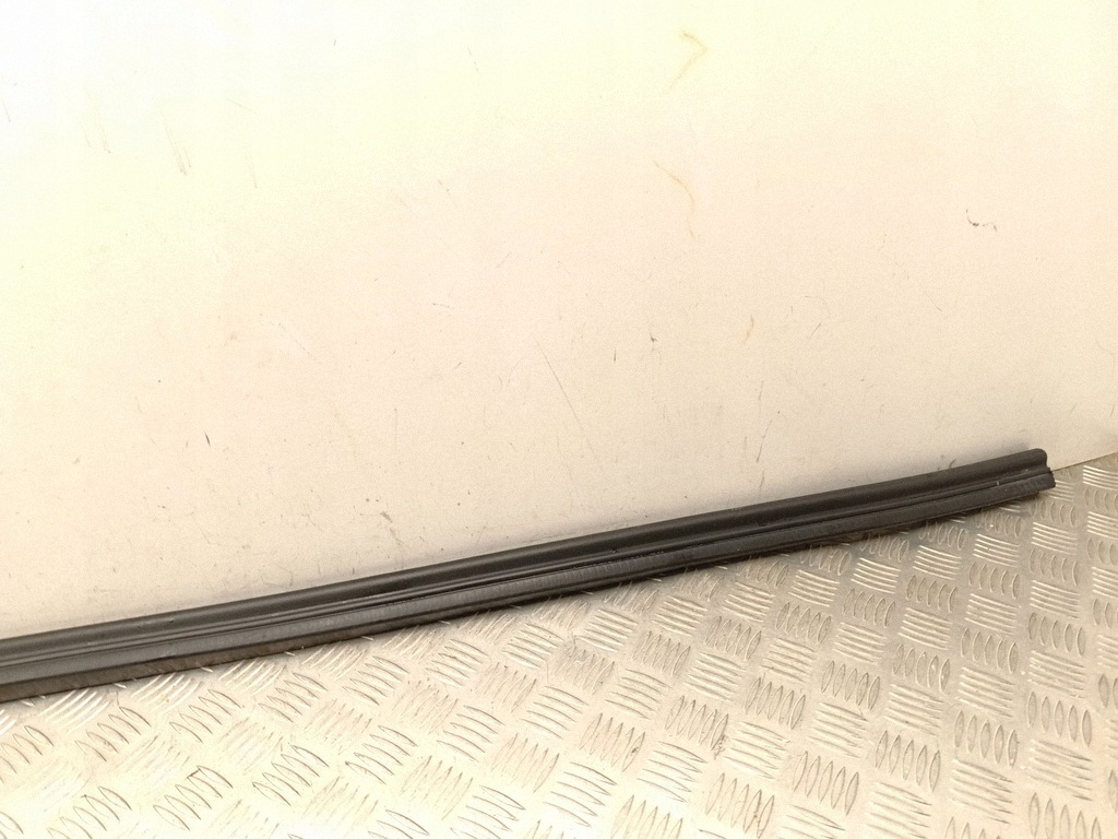 Joint de capot Skoda Enyaq IV 5LA823723 image 3