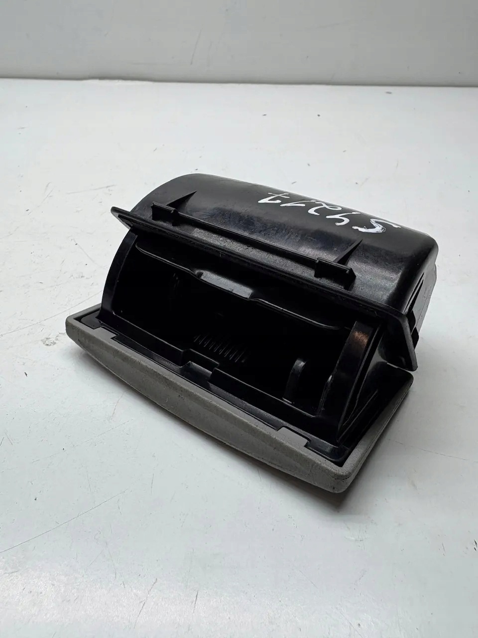 Lexus IS II 05-13 Tuhkakuppi Takaosa OEM 1A405006G