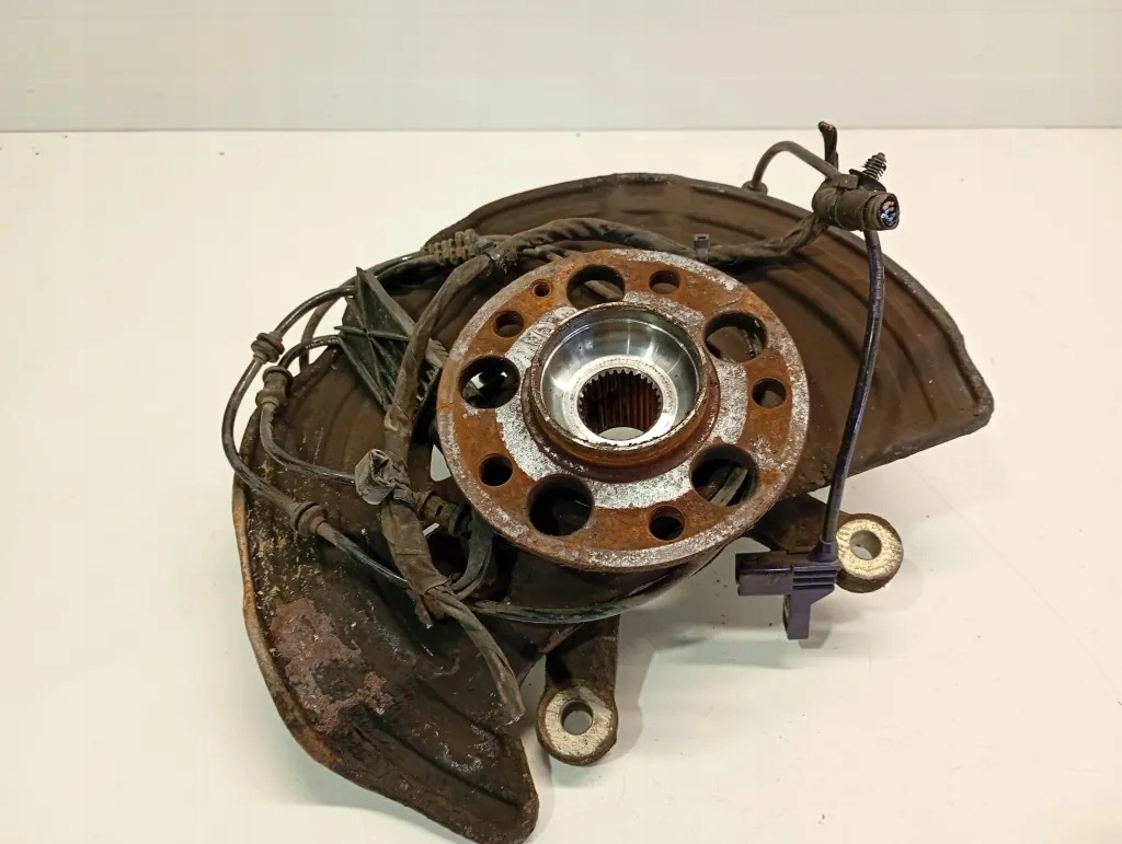 Käytetty vetokulmanivel oikea etu 24606 Mercedes W117 W176 W246 GLA X156