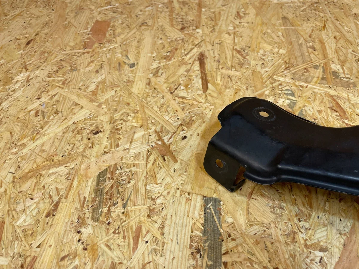 Seat Leon III 5F Front Headlight Mounting Bracket Left image 6