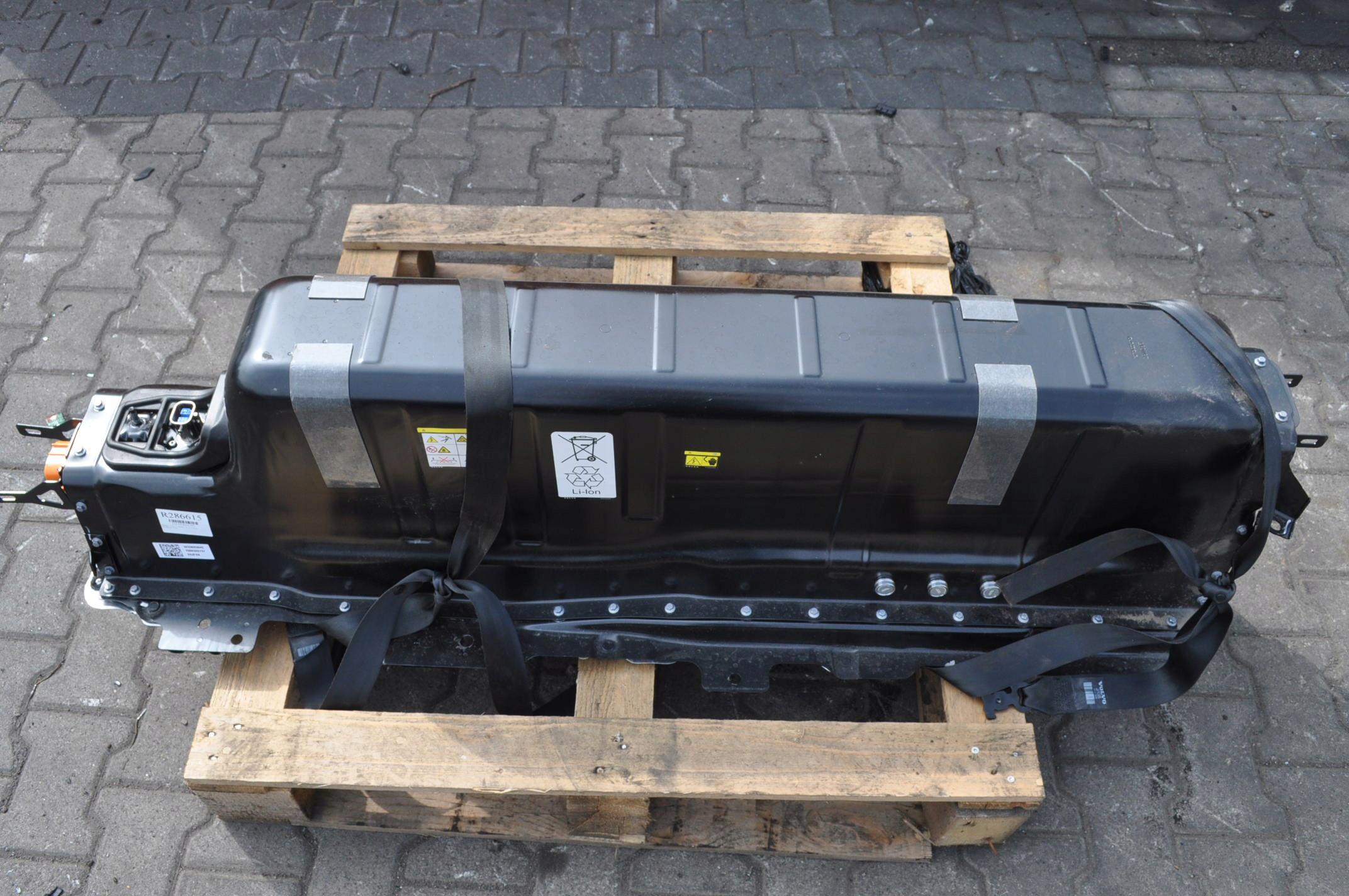 VOLVO XC60 II T6 RECHARGE 2026R BATERIA ACUMULATOR 51Ah 18,83 kWh 32336936