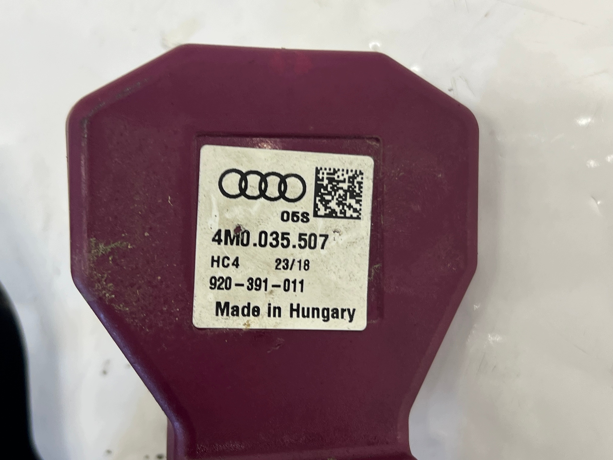 Audi A4 B9 tuki + antenni 8W0035525A