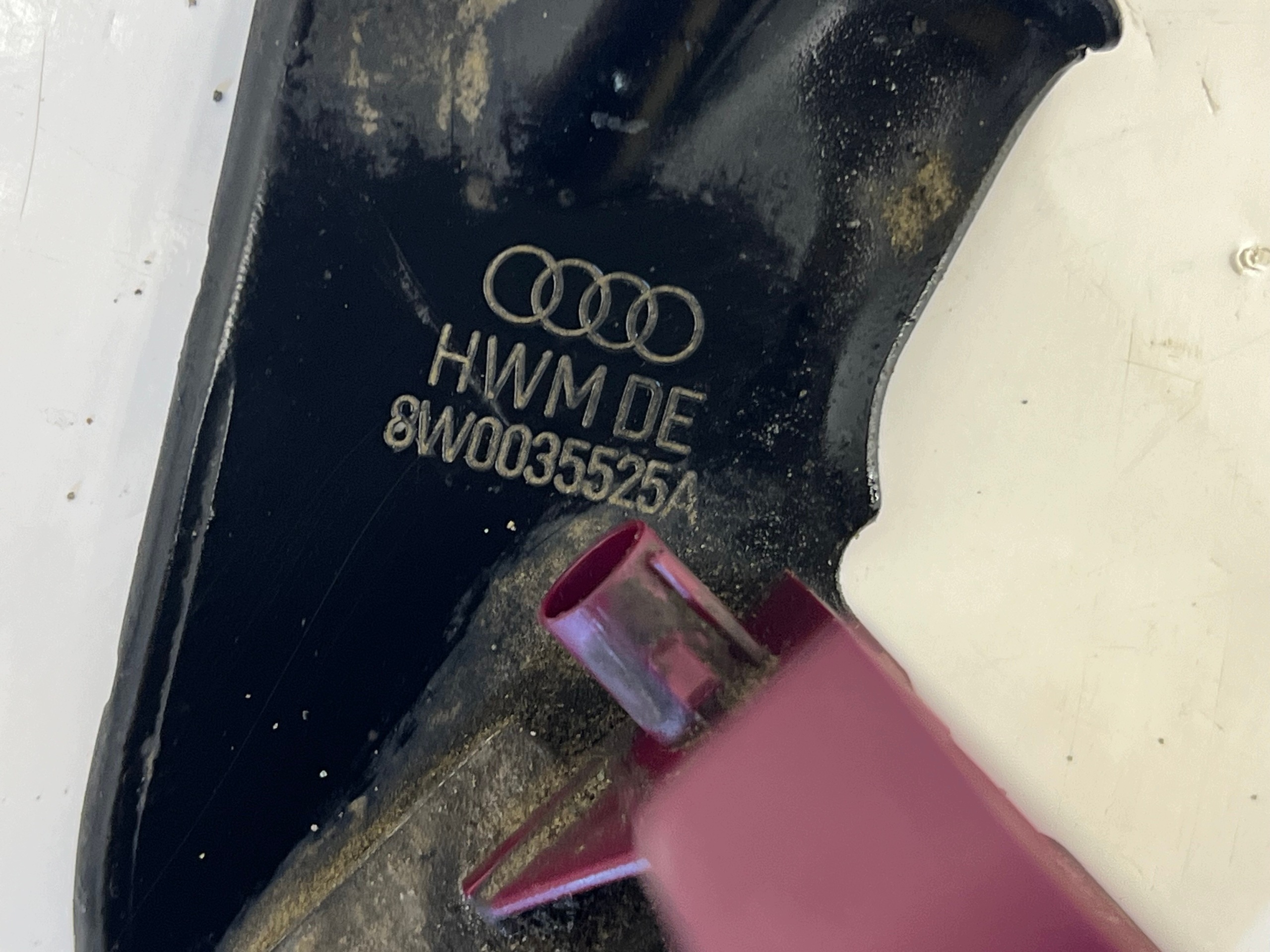 Audi A4 B9 tuki + antenni 8W0035525A image 4