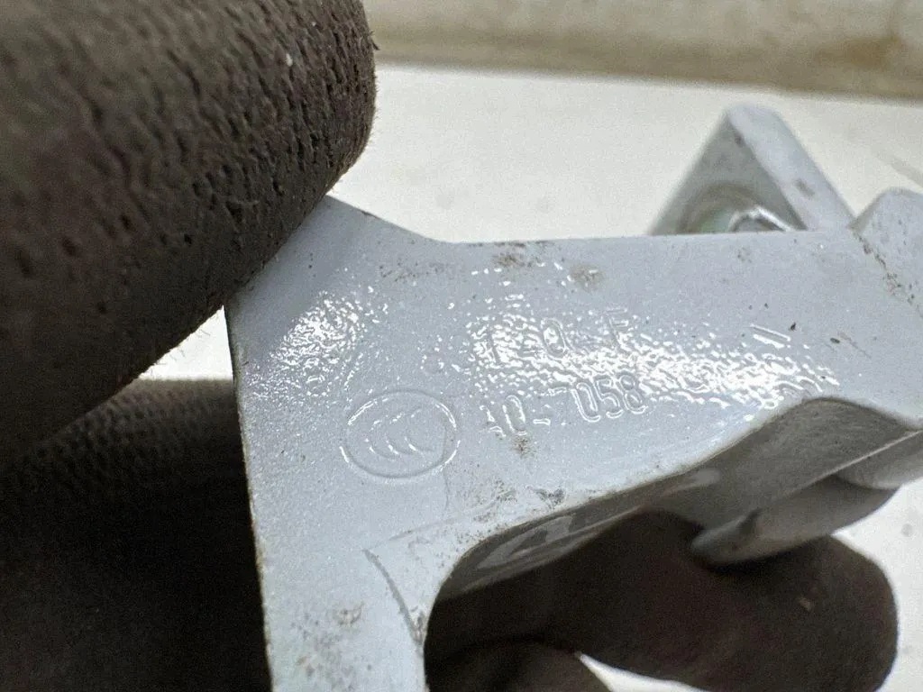 Charnière de capot droite VW 8X0831404F image 3