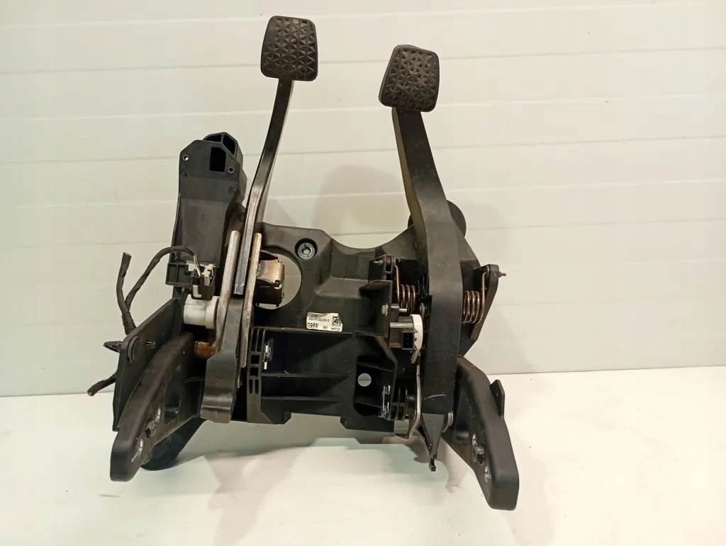 Gaspedalhalterung OPEL ASTRA J 39023896 image 2