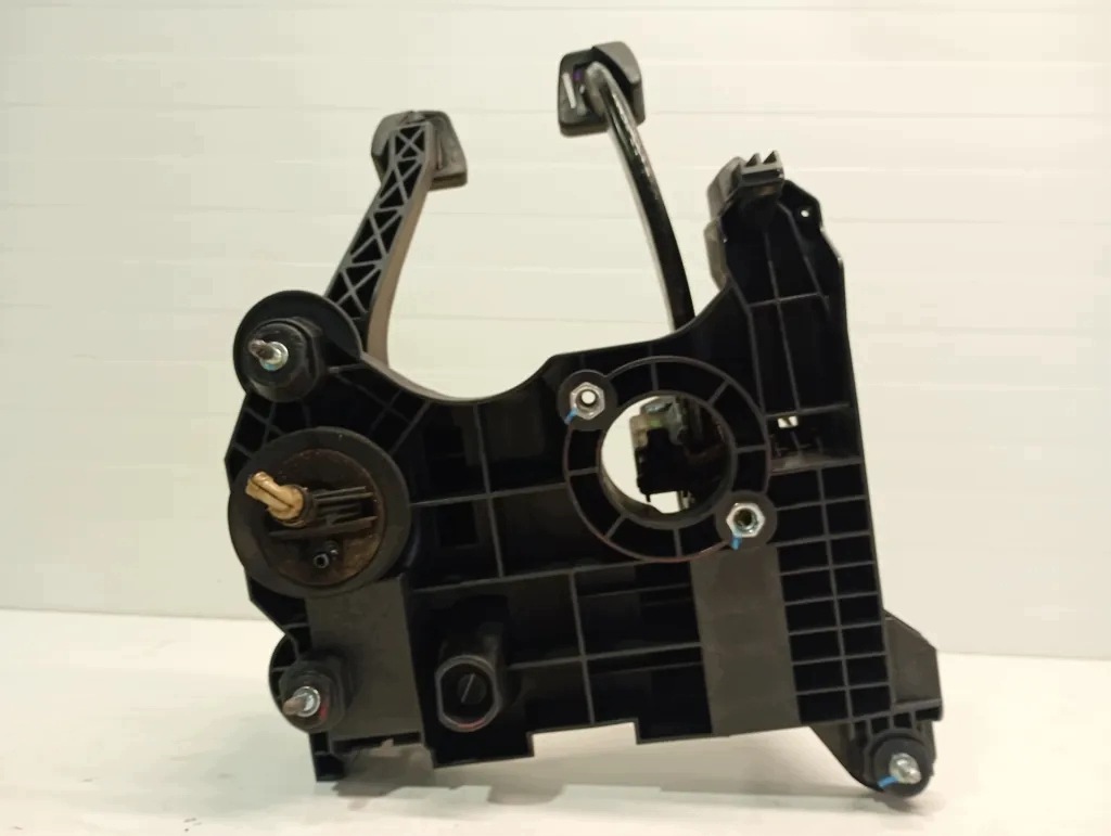 Gaspedalhalterung OPEL ASTRA J 39023896 image 3