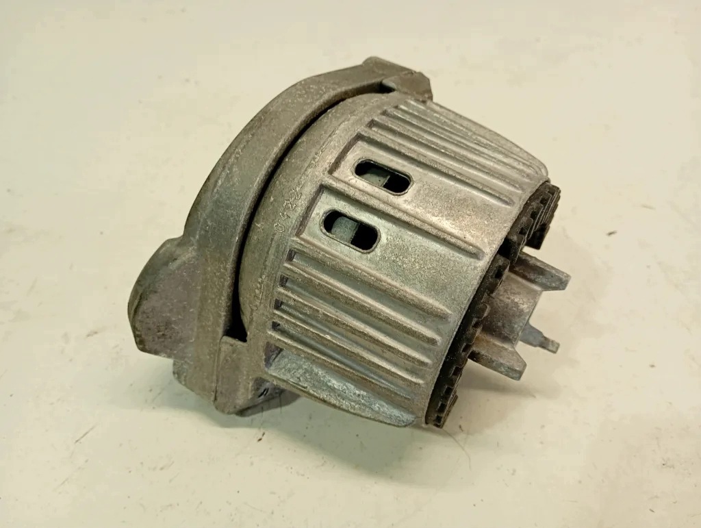 Moottorin etummainen tuki MERCEDES-BENZ SLK (R172) A1722401117