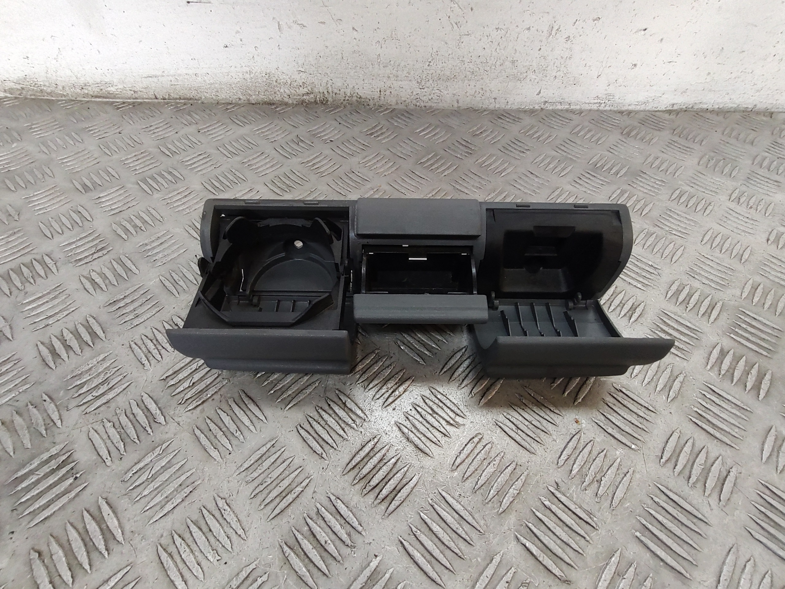 Aschenbecher Getränkehalter hinten Vito Viano 639