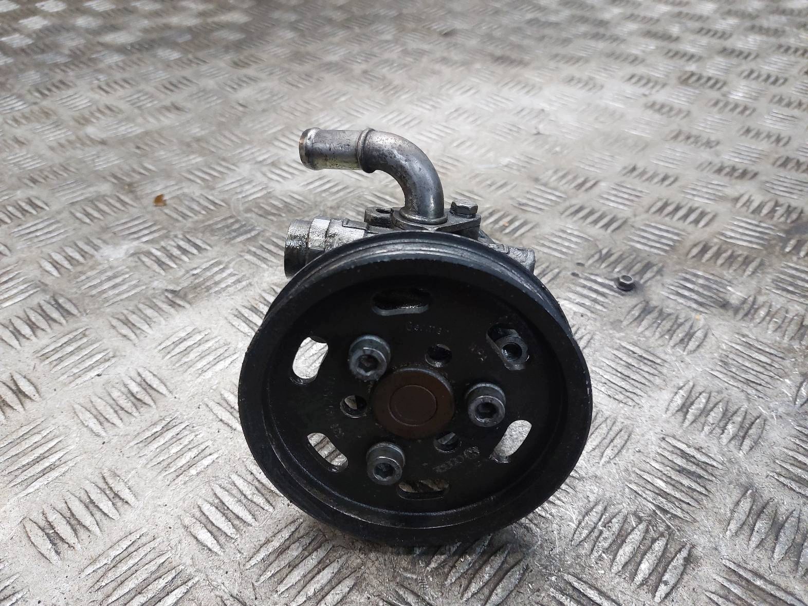 Ohjaustehostimen pumppu VW Passat B5 1.9 TDI 8D0145177Q