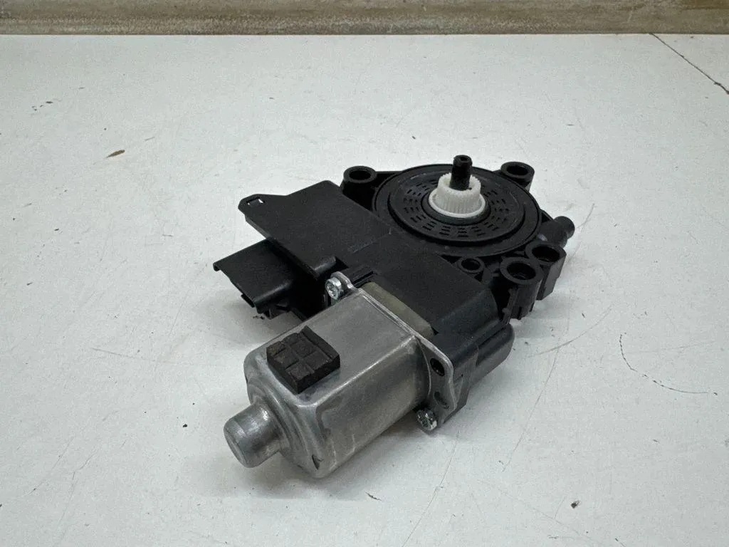 Used Front Right Window Motor KIA HW100SS102 2022
