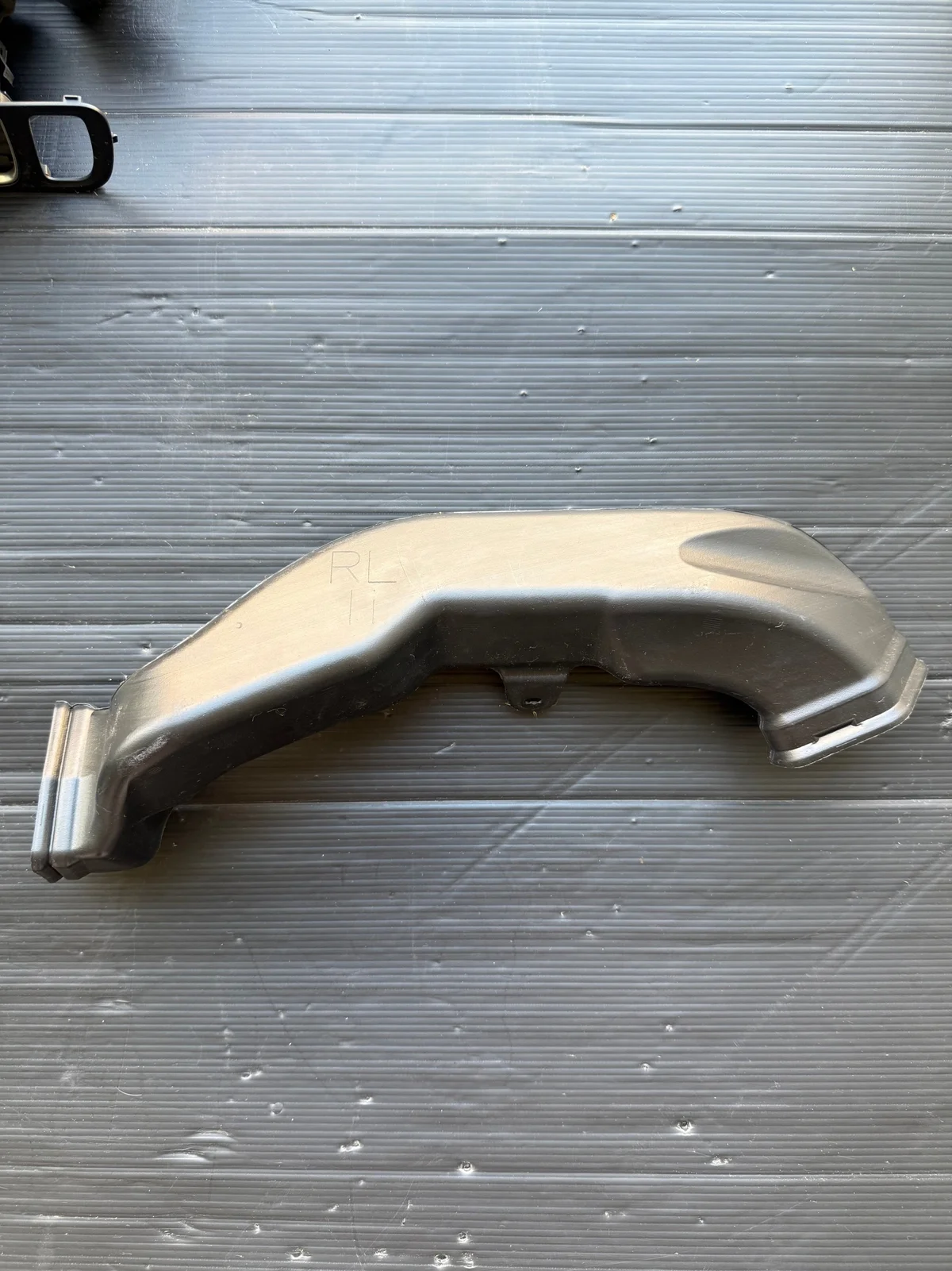 Conduit d'air gauche Audi A4 A5 8T1819656A image 2