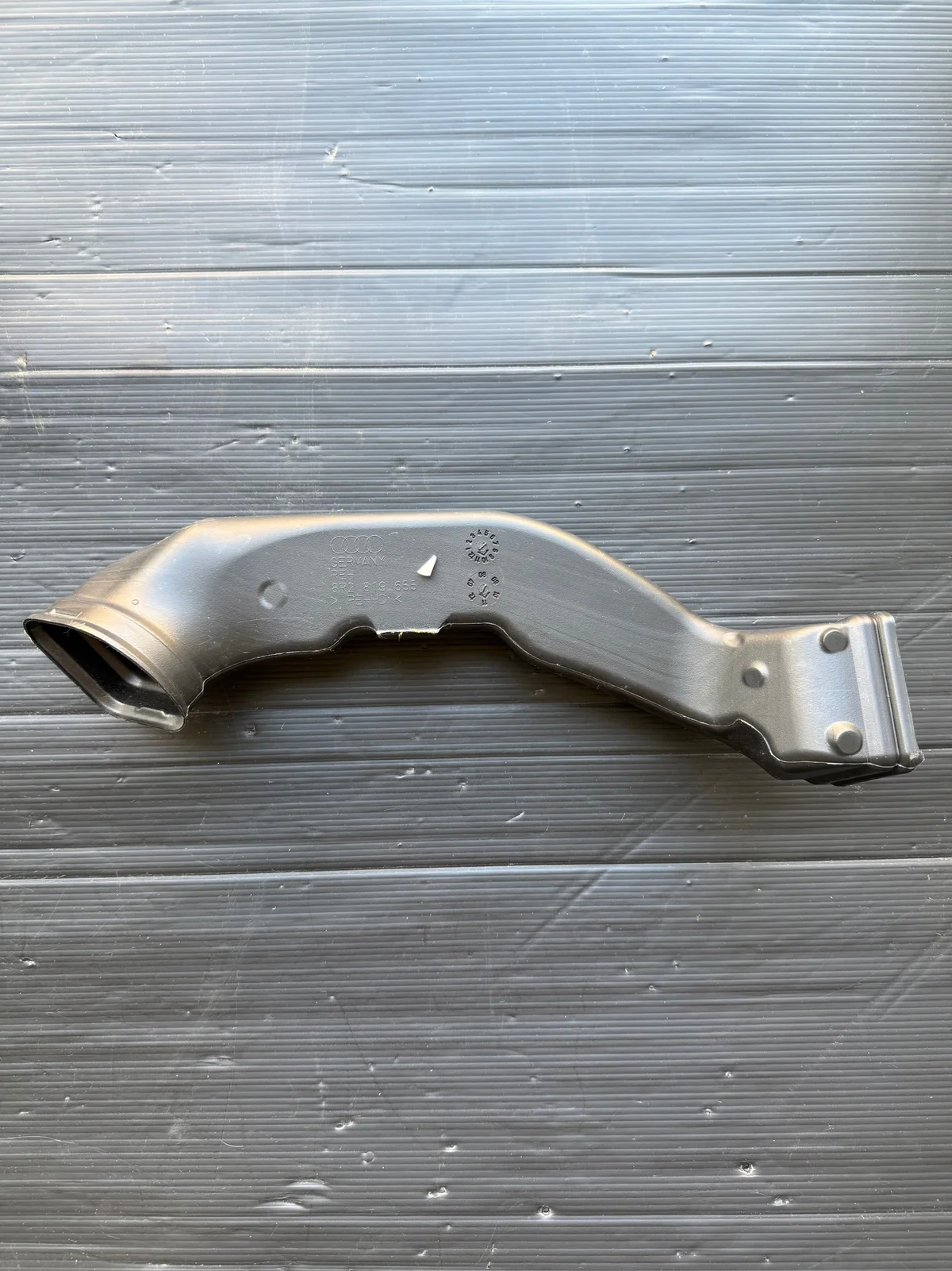 Conduit d'air gauche Audi A4 A5 8T1819656A image 3