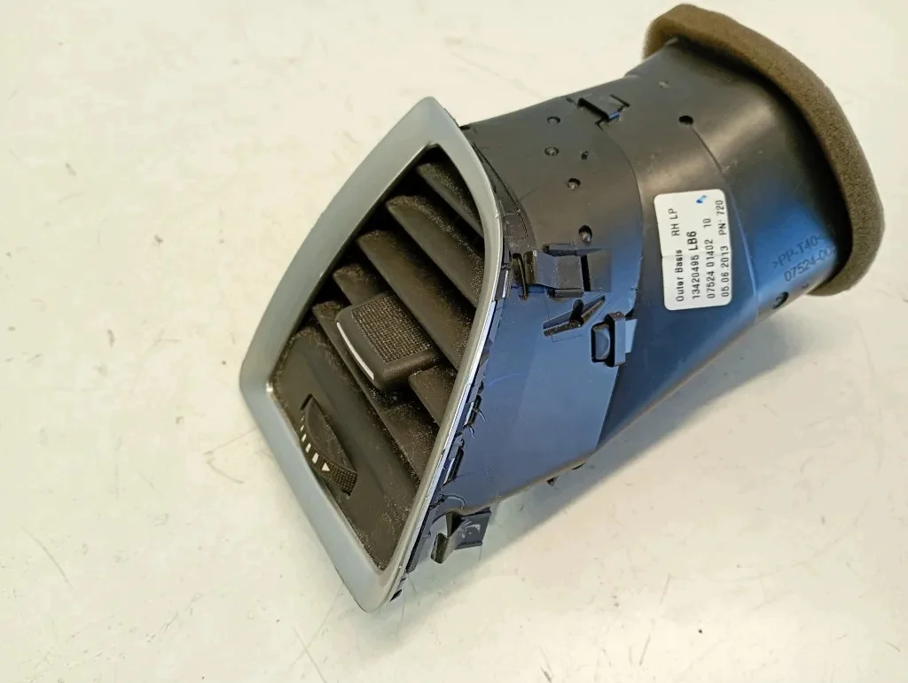 Opel Astra J ilmanvaihtoritilä 13420495