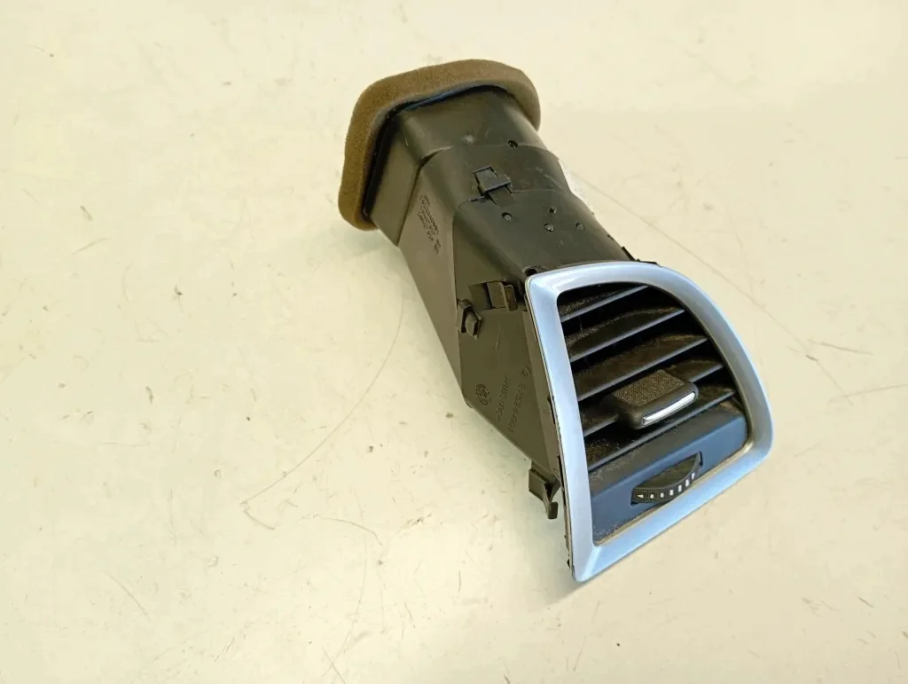 Opel Astra J Dashboard Vent 13420495 image 3