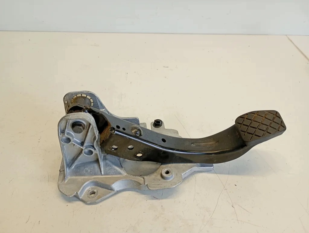Pedal de embrague VW Caddy IV 1T2721057N image 4