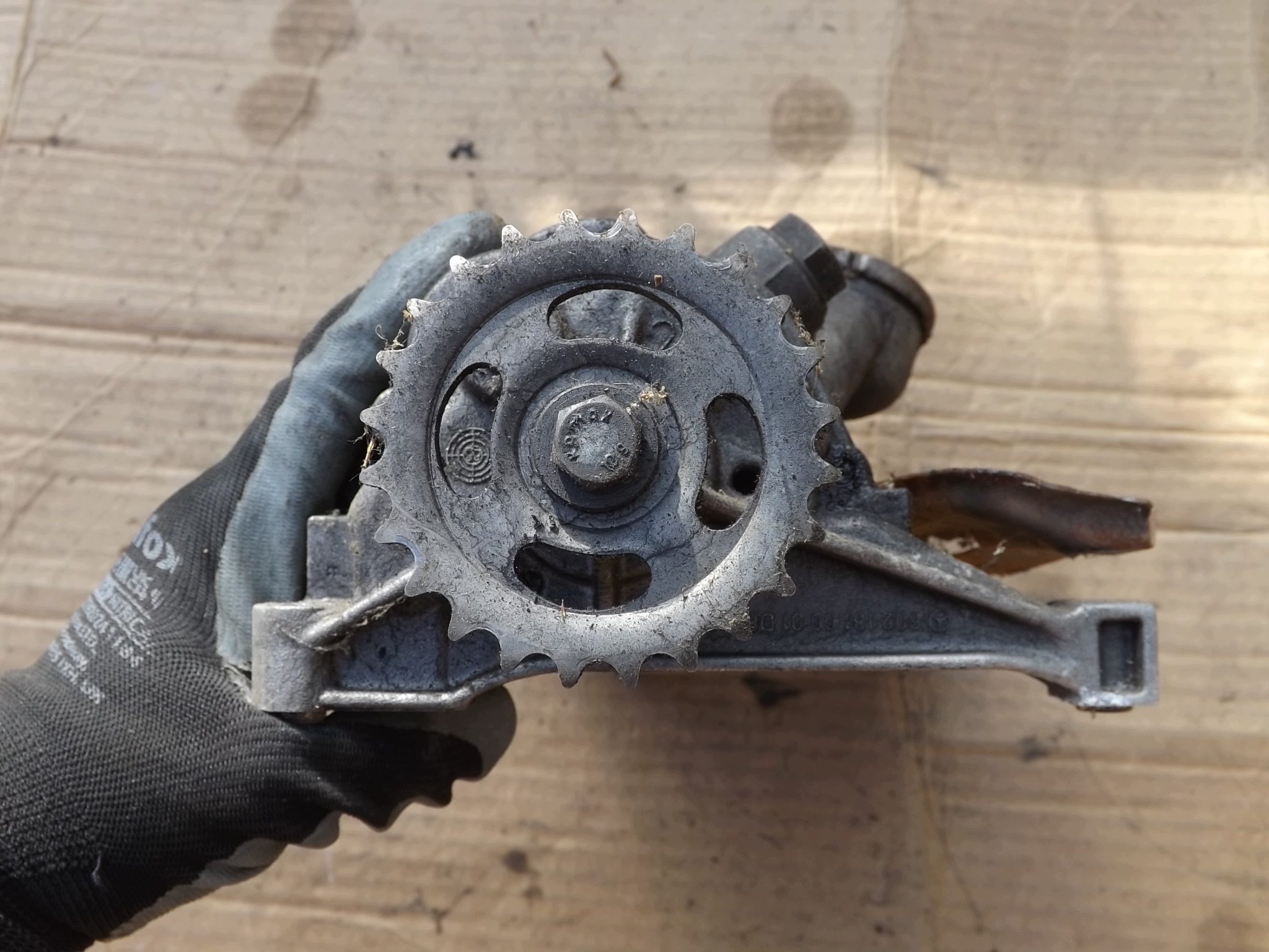 Mercedes E-Class W210 Oil Pump 6021810001 image 3