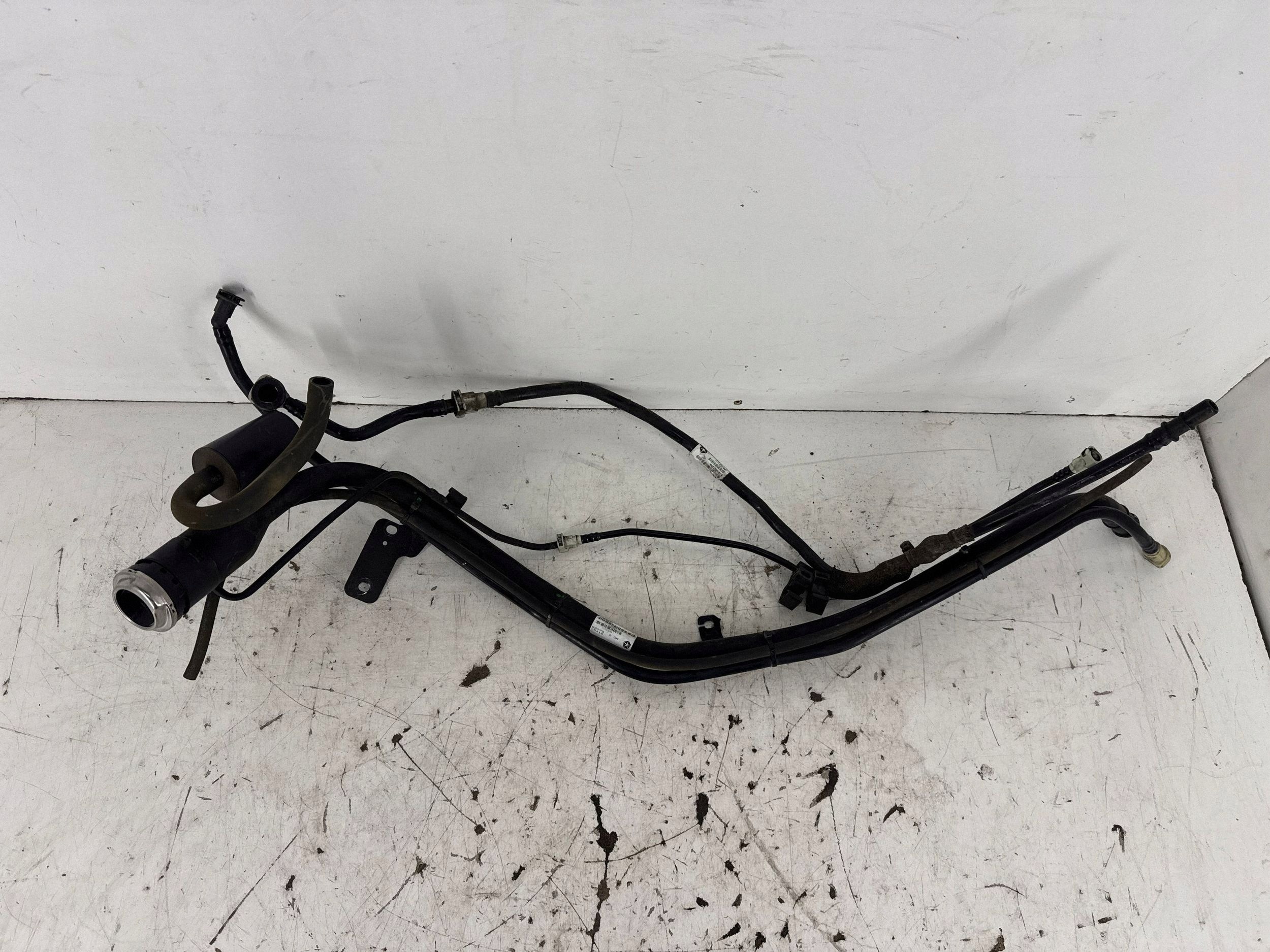 Polttoainesäiliön putki Jeep Grand Cherokee IV 68250911AC