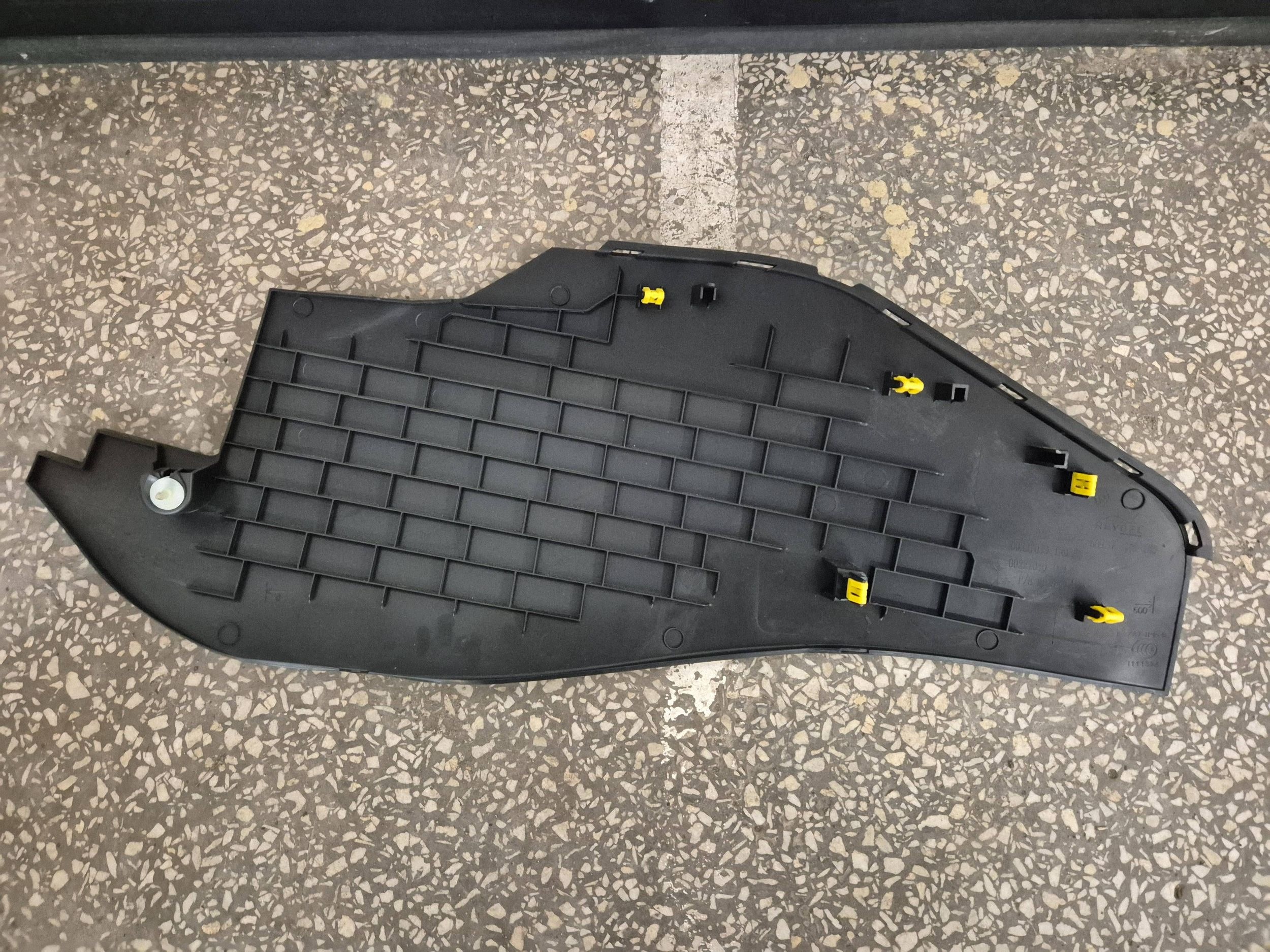 Sivusuojus tunneli Oikea Renault Captur 689209184R