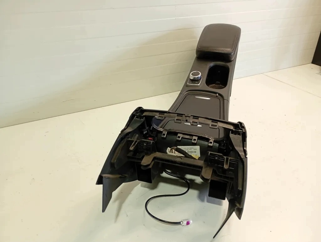 Armrest Mercedes-Benz CLA C117 A1766801810 Diesel 2013
