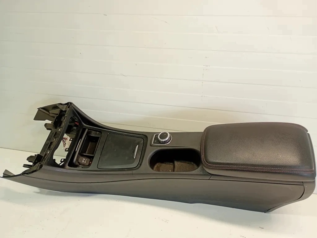 Bracciolo Mercedes CLA C117 A1766801810 Usato image 3