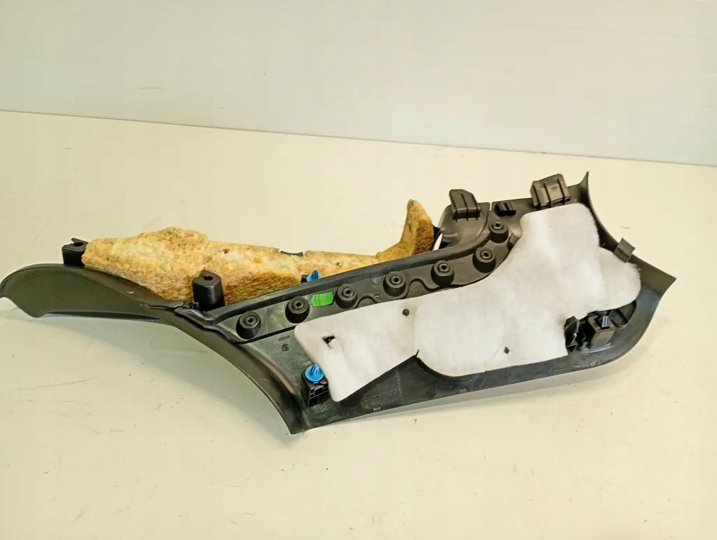 Mercedes-Benz A W176 2016 linke Seite Kofferraum-Seitenverkleidung image 3