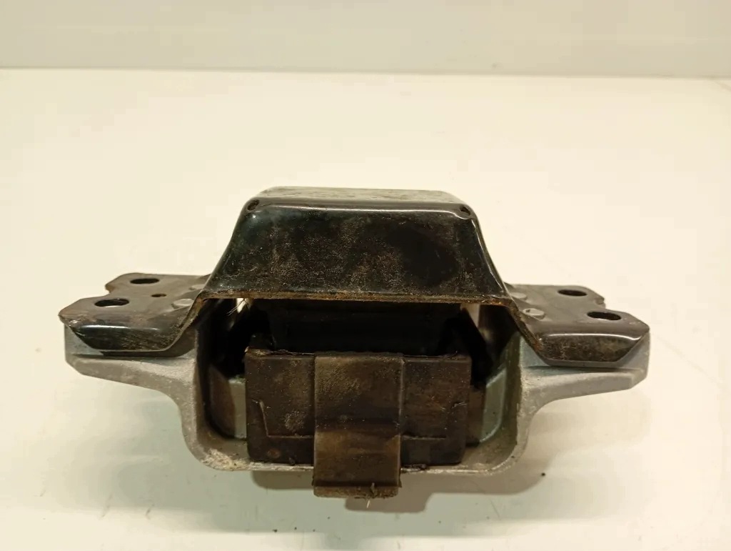 Suporte Motor Esquerdo VW Passat B6 2.0 TDI 103kW 2005 image 3