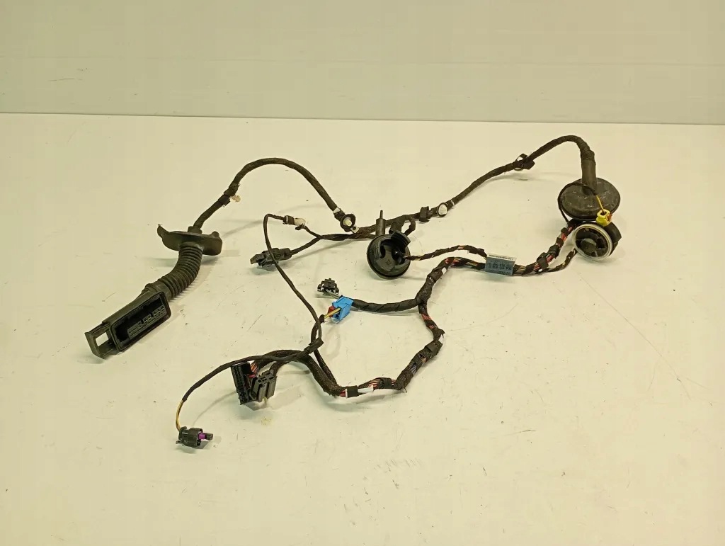 Audi A3 (8V1, 8VK) 2017 Used OEM 8V4971030A