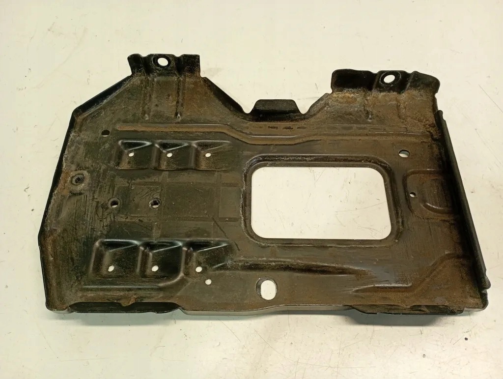 Akkutelineen kiinnike Mercedes-Benz A2046280218