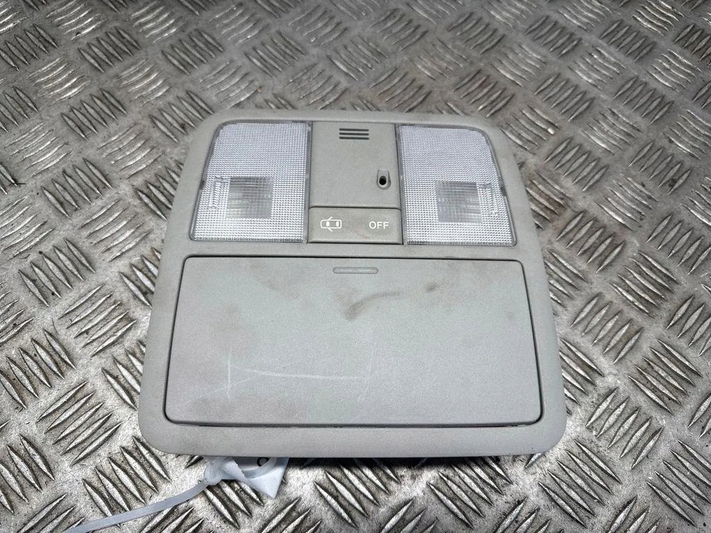 Toyota Auris II lampe intérieure 81260-02570