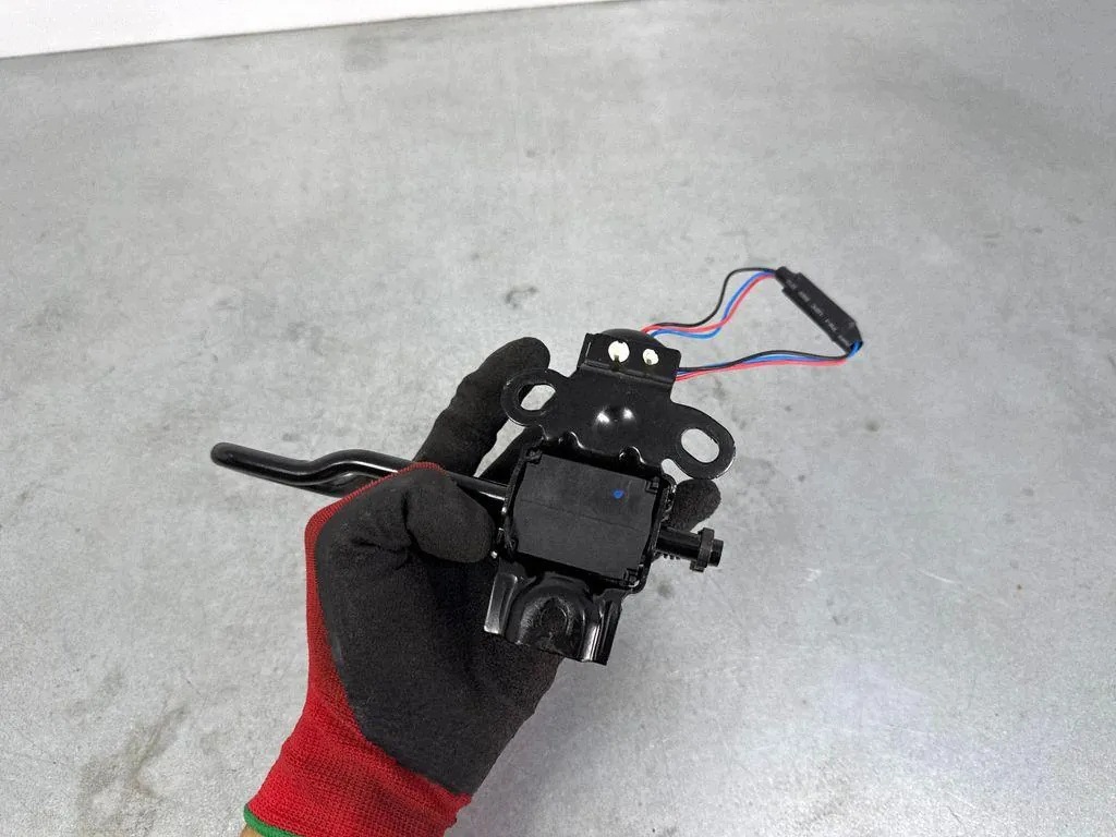 Motor de asiento delantero derecho Land Rover Range Rover Velar (L560) image 4