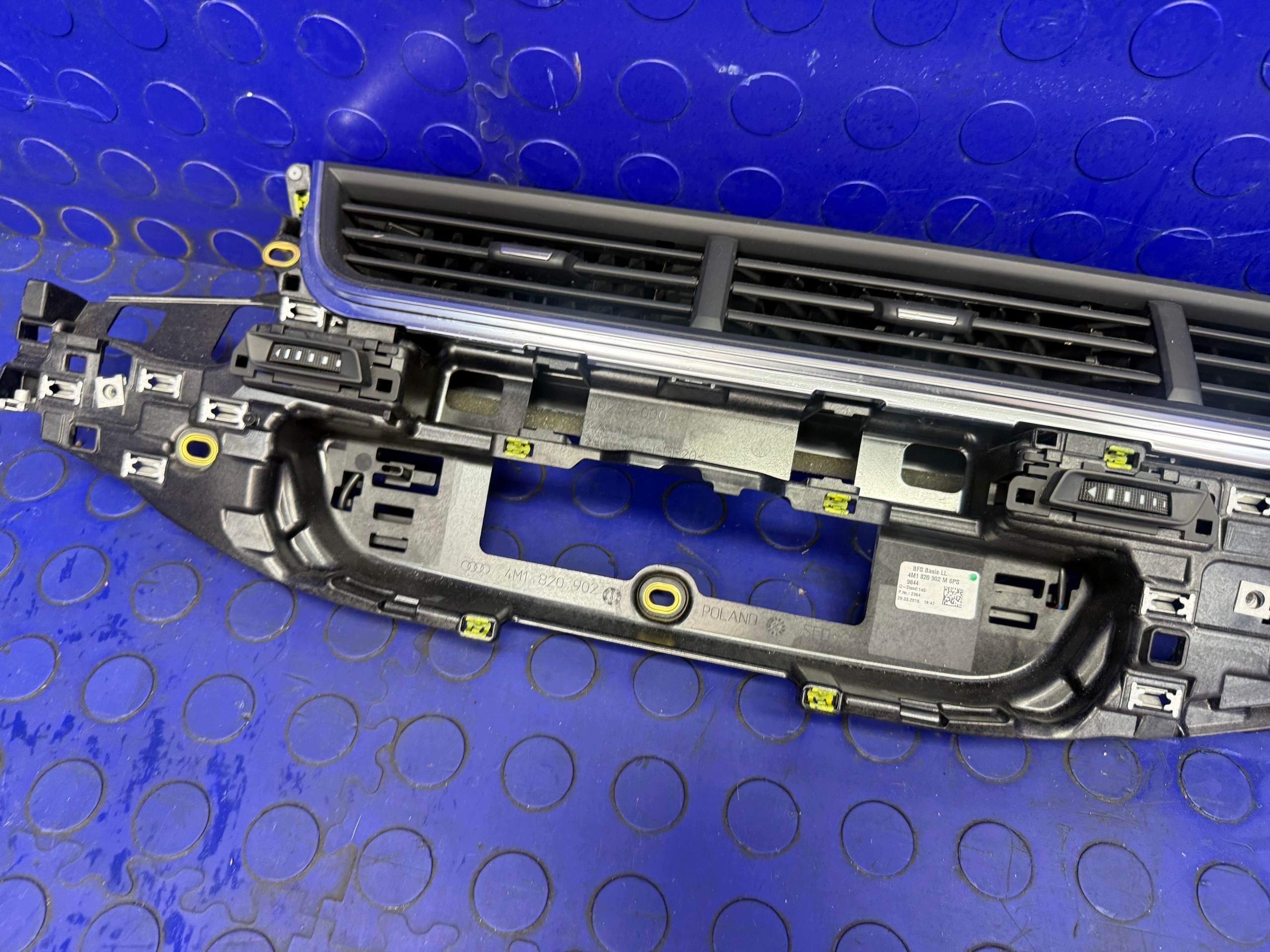 Grille de ventilation Audi Q7 4M 4M0820902M image 10
