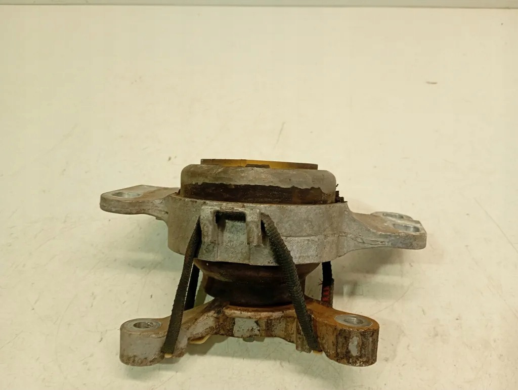 Engine Mount Left Volvo V40 326F09 2.0 Diesel 2016 image 2