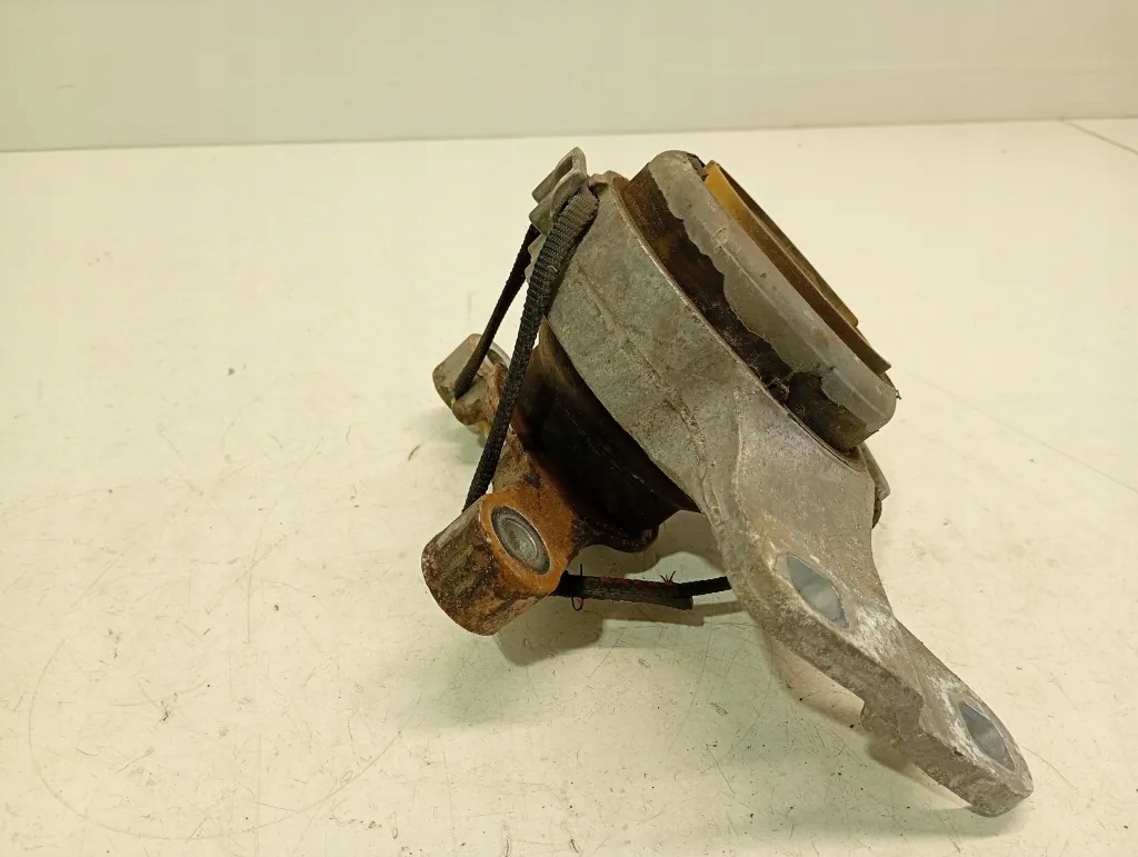 Engine Mount Left Volvo V40 326F09 2.0 Diesel 2016 image 3