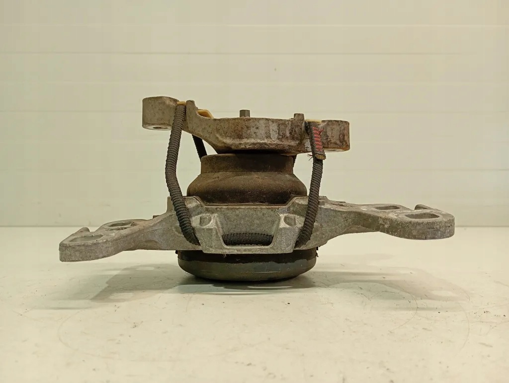 Engine Mount Left Volvo V40 326F09 2.0 Diesel 2016 image 5